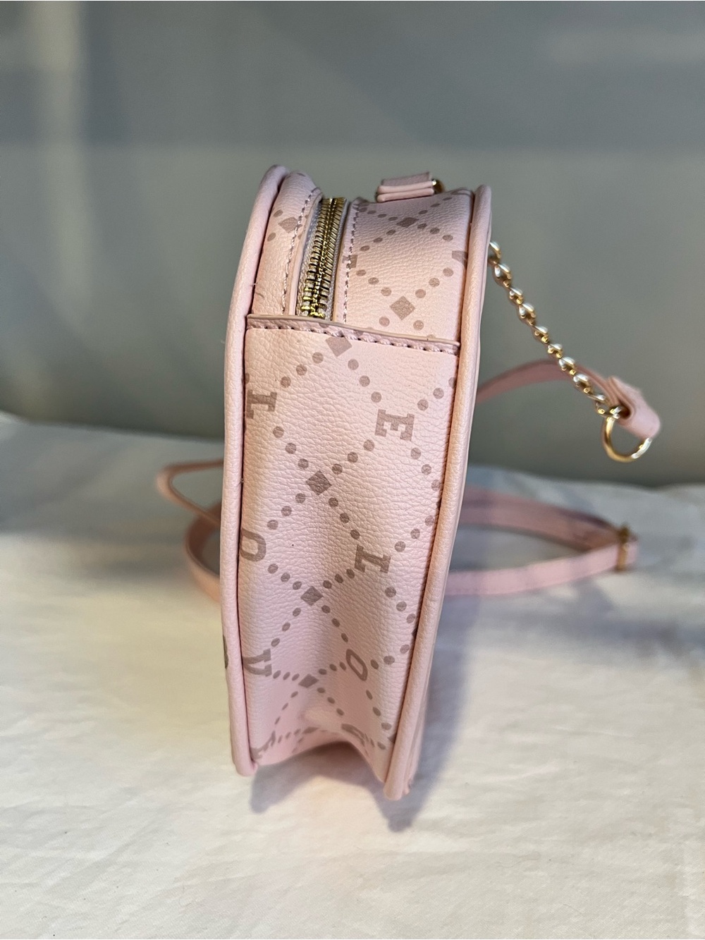 Claire’s Pink Heart Crossbody Purse Adjustable Strap Cute Y2K vibes Cute Fashion - Picture 3 of 5
